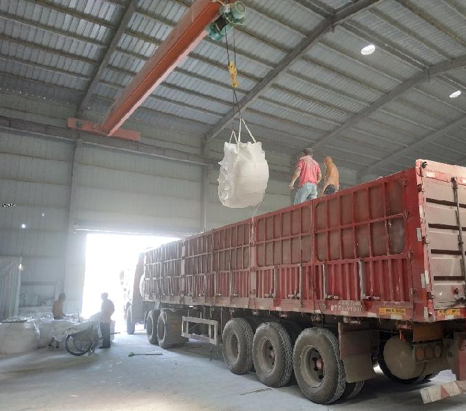 為客戶裝車發(fā)貨