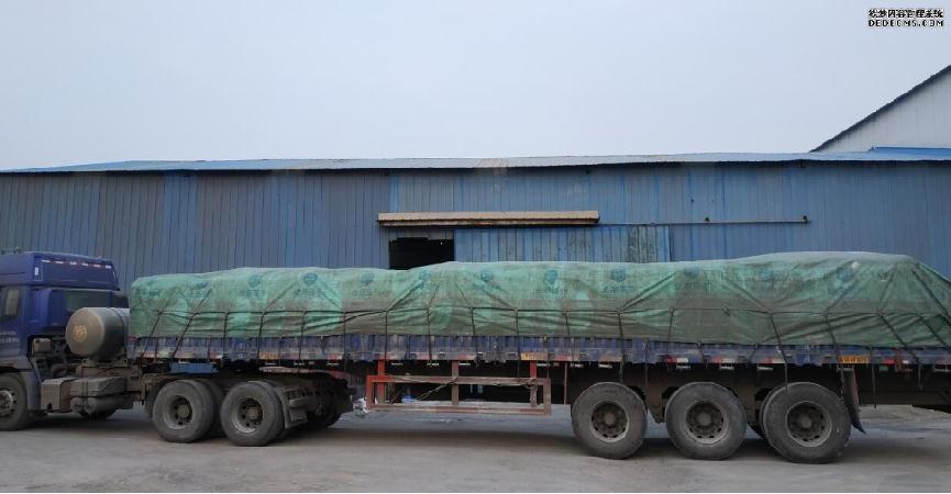 工業(yè)氧化鋁裝車發(fā)貨